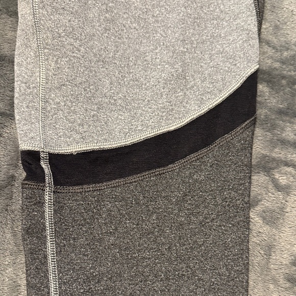 CALIA by Carrie Underwood Gray and Black 7/8 Leggings - Picture 5 of 8